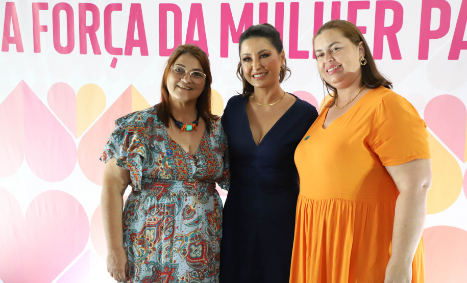 A primeira-dama do Paraná, Luciana Saito Massa, presidiu nesta terça-feira (21) o II Encontro das Primeiras-Damas do Paraná — A Força da Mulher Paranaense, no Museu Oscar Niemeyer, em Curitiba.