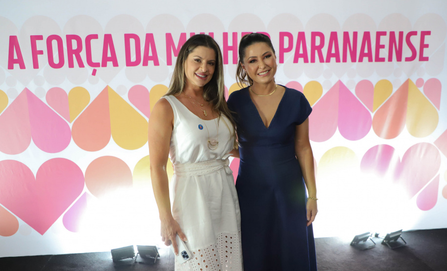 A primeira-dama do Paraná, Luciana Saito Massa, presidiu nesta terça-feira (21) o II Encontro das Primeiras-Damas do Paraná — A Força da Mulher Paranaense, no Museu Oscar Niemeyer, em Curitiba.