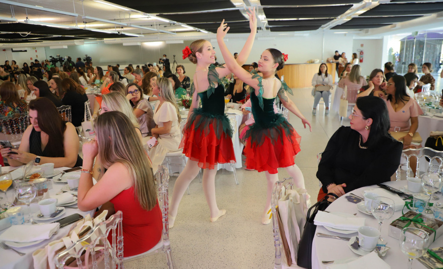 A primeira-dama do Paraná, Luciana Saito Massa, presidiu nesta terça-feira (21) o II Encontro das Primeiras-Damas do Paraná — A Força da Mulher Paranaense, no Museu Oscar Niemeyer, em Curitiba.