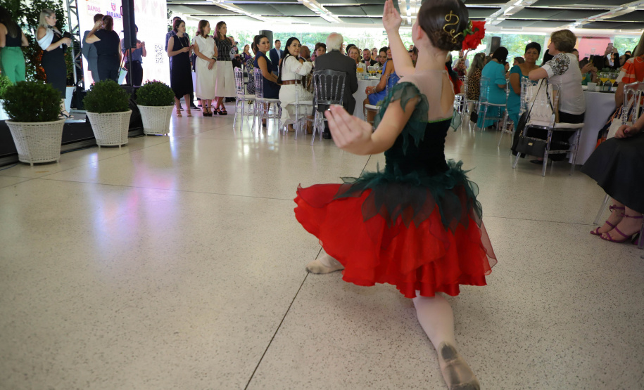 A primeira-dama do Paraná, Luciana Saito Massa, presidiu nesta terça-feira (21) o II Encontro das Primeiras-Damas do Paraná — A Força da Mulher Paranaense, no Museu Oscar Niemeyer, em Curitiba.