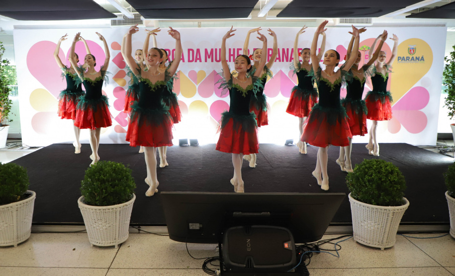 A primeira-dama do Paraná, Luciana Saito Massa, presidiu nesta terça-feira (21) o II Encontro das Primeiras-Damas do Paraná — A Força da Mulher Paranaense, no Museu Oscar Niemeyer, em Curitiba.