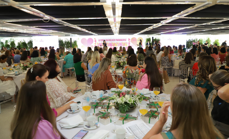 A primeira-dama do Paraná, Luciana Saito Massa, presidiu nesta terça-feira (21) o II Encontro das Primeiras-Damas do Paraná — A Força da Mulher Paranaense, no Museu Oscar Niemeyer, em Curitiba.