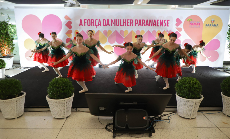 A primeira-dama do Paraná, Luciana Saito Massa, presidiu nesta terça-feira (21) o II Encontro das Primeiras-Damas do Paraná — A Força da Mulher Paranaense, no Museu Oscar Niemeyer, em Curitiba.