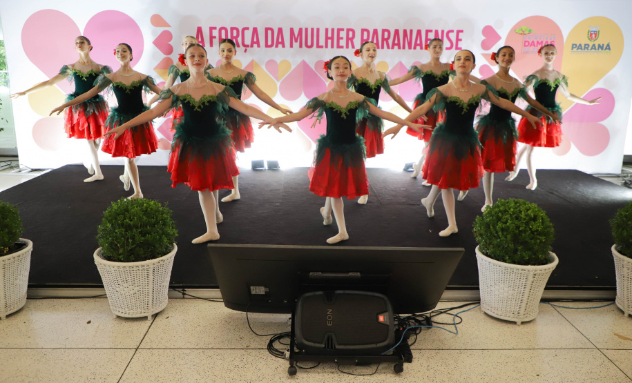 A primeira-dama do Paraná, Luciana Saito Massa, presidiu nesta terça-feira (21) o II Encontro das Primeiras-Damas do Paraná — A Força da Mulher Paranaense, no Museu Oscar Niemeyer, em Curitiba.