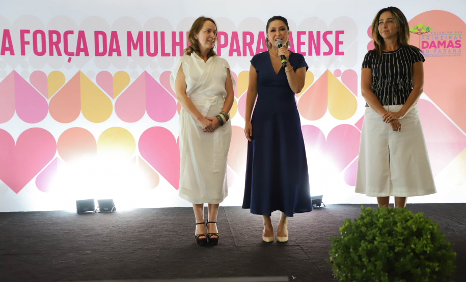 A primeira-dama do Paraná, Luciana Saito Massa, presidiu nesta terça-feira (21) o II Encontro das Primeiras-Damas do Paraná — A Força da Mulher Paranaense, no Museu Oscar Niemeyer, em Curitiba.