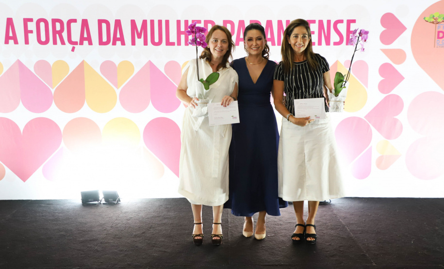 A primeira-dama do Paraná, Luciana Saito Massa, presidiu nesta terça-feira (21) o II Encontro das Primeiras-Damas do Paraná — A Força da Mulher Paranaense, no Museu Oscar Niemeyer, em Curitiba.