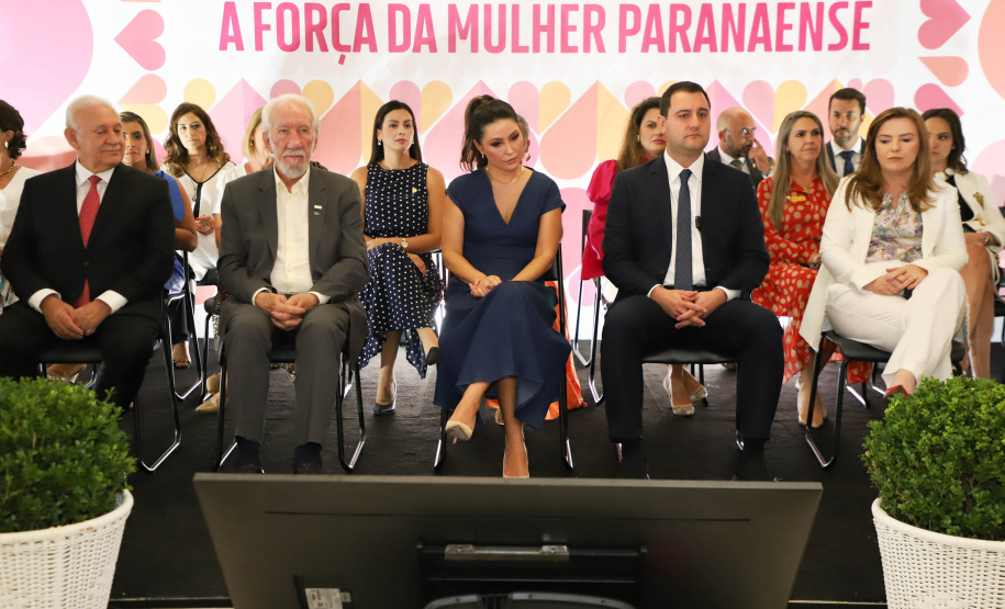 A primeira-dama do Paraná, Luciana Saito Massa, presidiu nesta terça-feira (21) o II Encontro das Primeiras-Damas do Paraná — A Força da Mulher Paranaense, no Museu Oscar Niemeyer, em Curitiba.