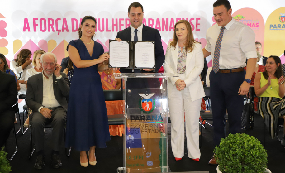 O governador Carlos Massa Ratinho Junior sancionou nesta terça-feira (21) a criação do Fundo Estadual dos Direitos da Mulher (FEDIM/PR).
