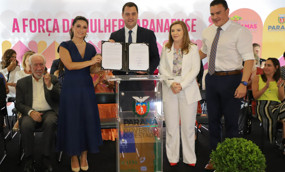 O governador Carlos Massa Ratinho Junior sancionou nesta terça-feira (21) a criação do Fundo Estadual dos Direitos da Mulher (FEDIM/PR).