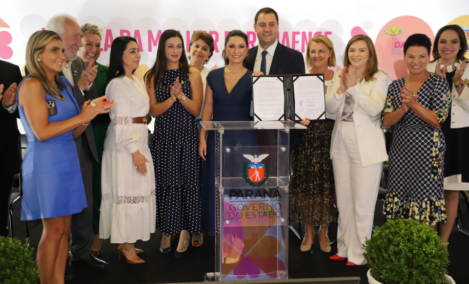 O governador Carlos Massa Ratinho Junior sancionou nesta terça-feira (21) a criação do Fundo Estadual dos Direitos da Mulher (FEDIM/PR).