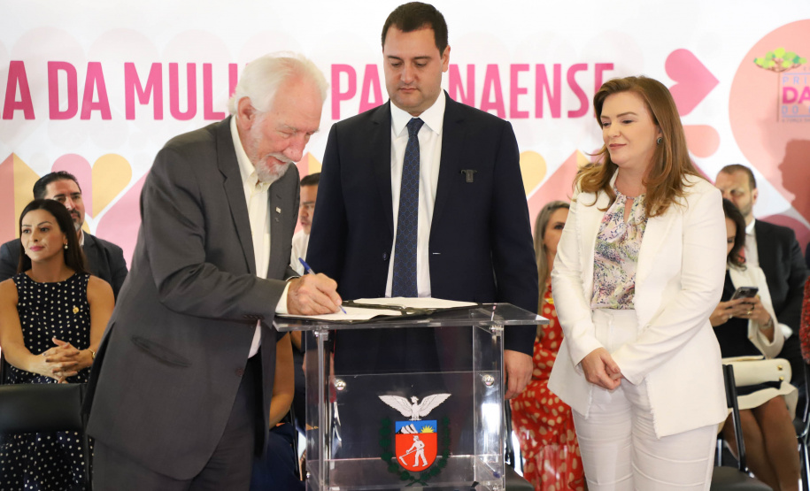 O governador Carlos Massa Ratinho Junior sancionou nesta terça-feira (21) a criação do Fundo Estadual dos Direitos da Mulher (FEDIM/PR).