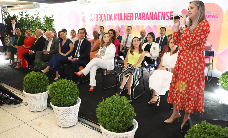 O governador Carlos Massa Ratinho Junior anunciou nesta terça-feira (21) um pacote de ações do Governo do Estado focadas na promoção da igualdade de gênero e combate à violência contra a mulher.