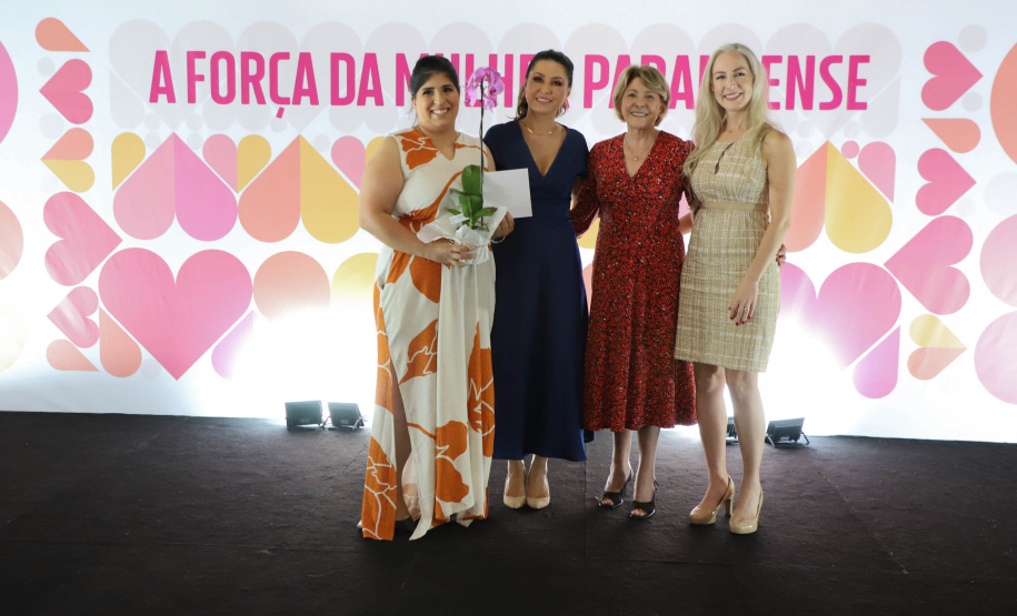 A primeira-dama do Paraná, Luciana Saito Massa, presidiu nesta terça-feira (21) o II Encontro das Primeiras-Damas do Paraná — A Força da Mulher Paranaense, no Museu Oscar Niemeyer, em Curitiba.
