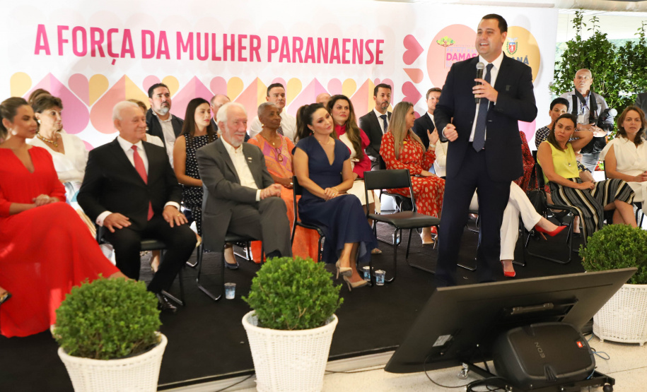 O governador Carlos Massa Ratinho Junior anunciou nesta terça-feira (21) um pacote de ações do Governo do Estado focadas na promoção da igualdade de gênero e combate à violência contra a mulher.