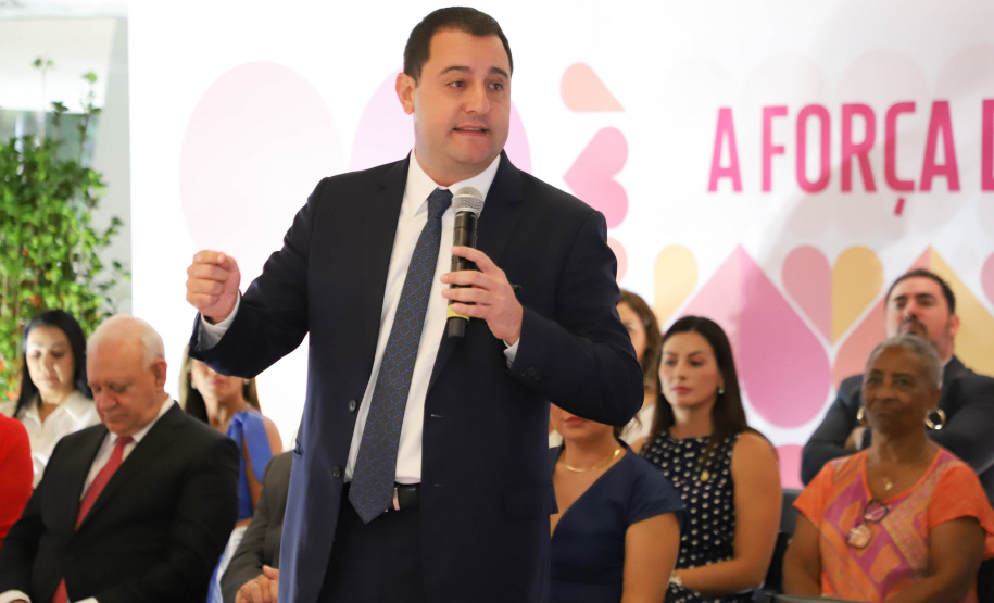 O governador Carlos Massa Ratinho Junior anunciou nesta terça-feira (21) um pacote de ações do Governo do Estado focadas na promoção da igualdade de gênero e combate à violência contra a mulher.