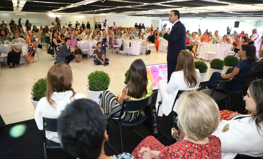 O governador Carlos Massa Ratinho Junior anunciou nesta terça-feira (21) um pacote de ações do Governo do Estado focadas na promoção da igualdade de gênero e combate à violência contra a mulher.