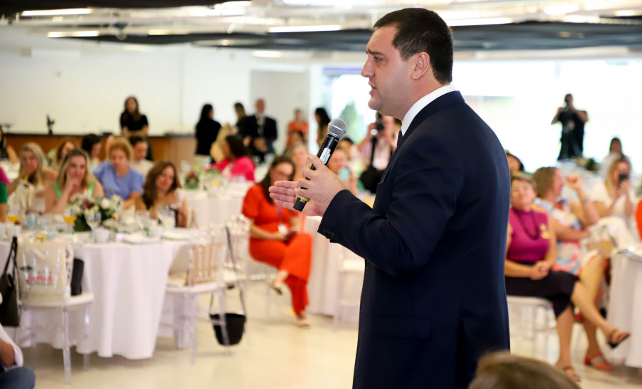 O governador Carlos Massa Ratinho Junior anunciou nesta terça-feira (21) um pacote de ações do Governo do Estado focadas na promoção da igualdade de gênero e combate à violência contra a mulher.