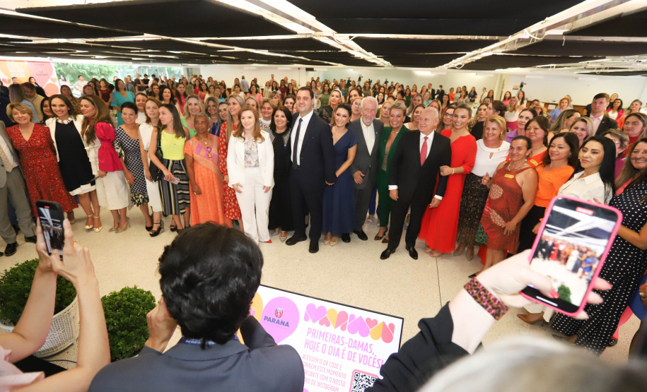 O governador Carlos Massa Ratinho Junior anunciou nesta terça-feira (21) um pacote de ações do Governo do Estado focadas na promoção da igualdade de gênero e combate à violência contra a mulher.