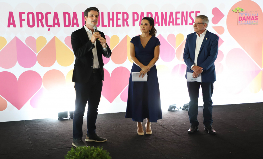 A primeira-dama do Paraná, Luciana Saito Massa, presidiu nesta terça-feira (21) o II Encontro das Primeiras-Damas do Paraná — A Força da Mulher Paranaense, no Museu Oscar Niemeyer, em Curitiba.