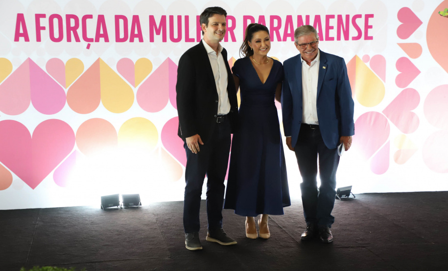A primeira-dama do Paraná, Luciana Saito Massa, presidiu nesta terça-feira (21) o II Encontro das Primeiras-Damas do Paraná — A Força da Mulher Paranaense, no Museu Oscar Niemeyer, em Curitiba.