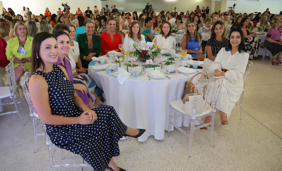 A primeira-dama do Paraná, Luciana Saito Massa, presidiu nesta terça-feira (21) o II Encontro das Primeiras-Damas do Paraná — A Força da Mulher Paranaense, no Museu Oscar Niemeyer, em Curitiba.