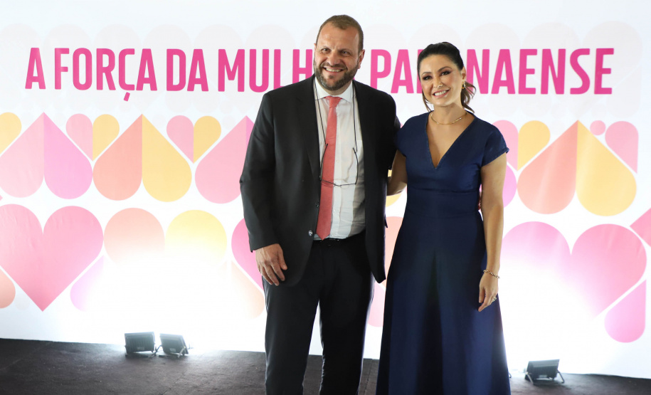 A primeira-dama do Paraná, Luciana Saito Massa, presidiu nesta terça-feira (21) o II Encontro das Primeiras-Damas do Paraná — A Força da Mulher Paranaense, no Museu Oscar Niemeyer, em Curitiba.