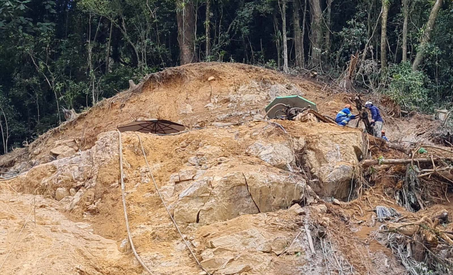Estrada da Graciosa tem frentes de trabalho em quatro quilômetros