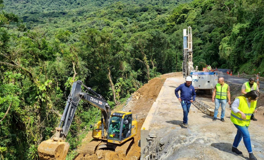 Estrada da Graciosa tem frentes de trabalho em quatro quilômetros