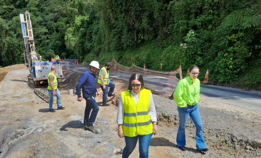 Estrada da Graciosa tem frentes de trabalho em quatro quilômetros