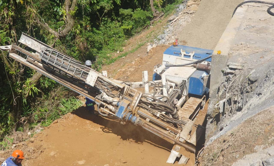 Estrada da Graciosa tem frentes de trabalho em quatro quilômetros