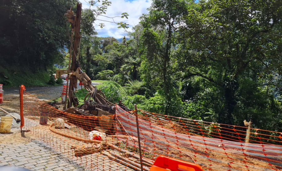 Estrada da Graciosa tem frentes de trabalho em quatro quilômetros