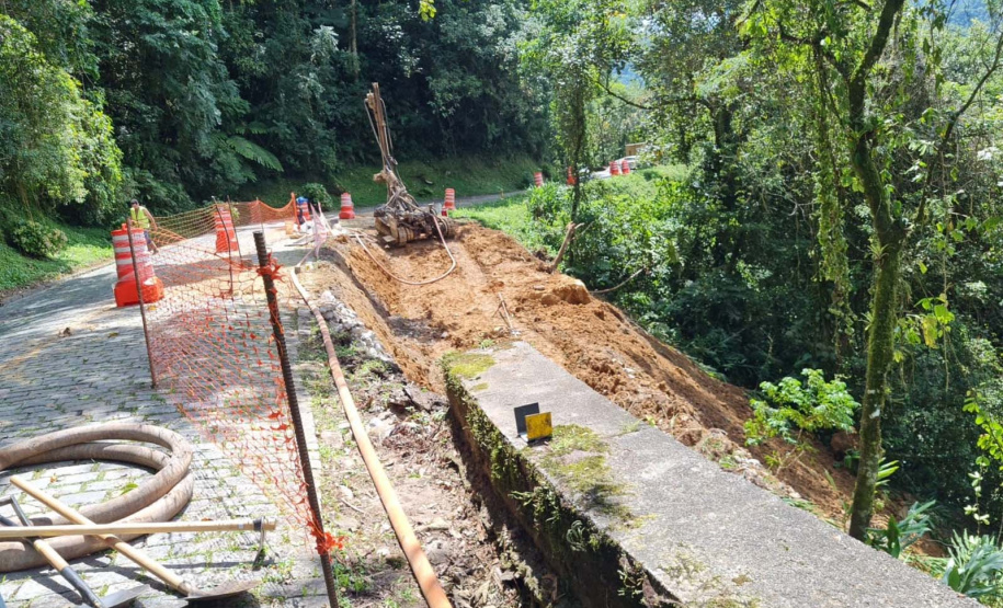 Estrada da Graciosa tem frentes de trabalho em quatro quilômetros