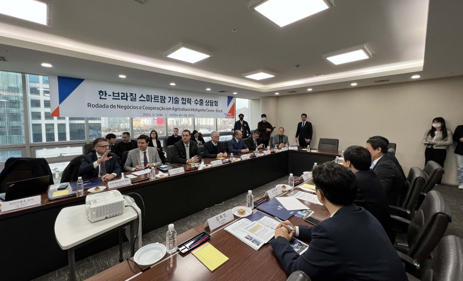 A comitiva paranaense liderada pelo governador Carlos Massa Ratinho Junior esteve nesta terça-feira (14) na sede da Kotra, a agência de comércio internacional e investimentos da Coreia do Sul, órgão vinculado ao Ministério do Comércio, Indústria e Energia do país asiático