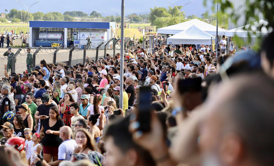 Porto de Paranaguá celebra 88 anos com passeio ciclístico e show da Esquadrilha da Fumaça