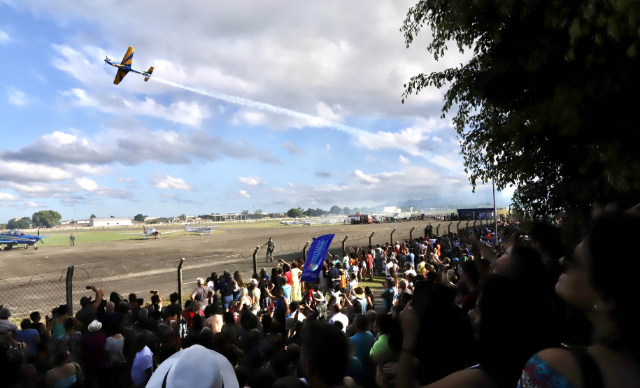Porto de Paranaguá celebra 88 anos com passeio ciclístico e show da Esquadrilha da Fumaça