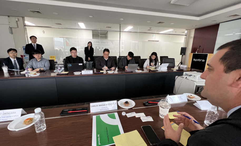 A comitiva paranaense liderada pelo governador Carlos Massa Ratinho Junior esteve nesta terça-feira (14) na sede da Kotra, a agência de comércio internacional e investimentos da Coreia do Sul, órgão vinculado ao Ministério do Comércio, Indústria e Energia do país asiático