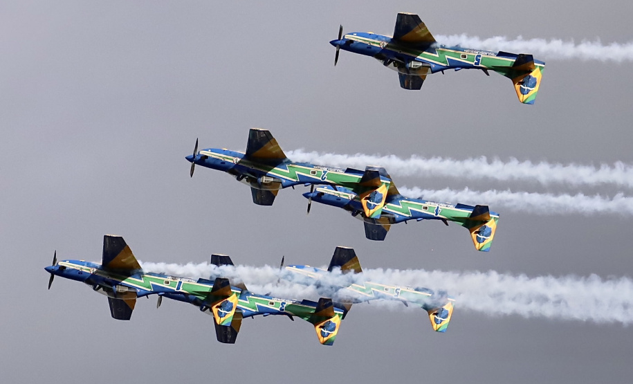 Porto de Paranaguá celebra 88 anos com passeio ciclístico e show da Esquadrilha da Fumaça