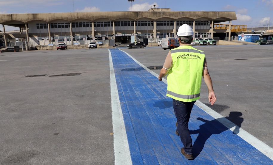 Porto de Paranaguá ganha nova sinalização horizontal e vertical na faixa primária