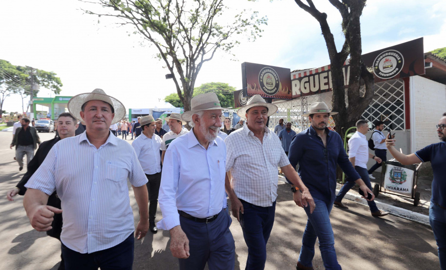 Darci Piana exalta importância da agroindústria do Paraná durante visita à ExpoUmuarama