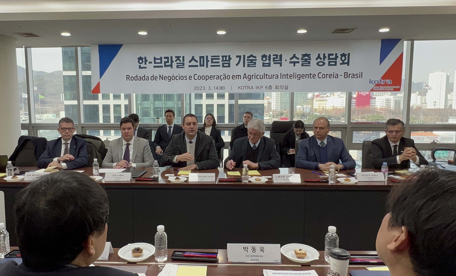 A comitiva paranaense liderada pelo governador Carlos Massa Ratinho Junior esteve nesta terça-feira (14) na sede da Kotra, a agência de comércio internacional e investimentos da Coreia do Sul, órgão vinculado ao Ministério do Comércio, Indústria e Energia do país asiático