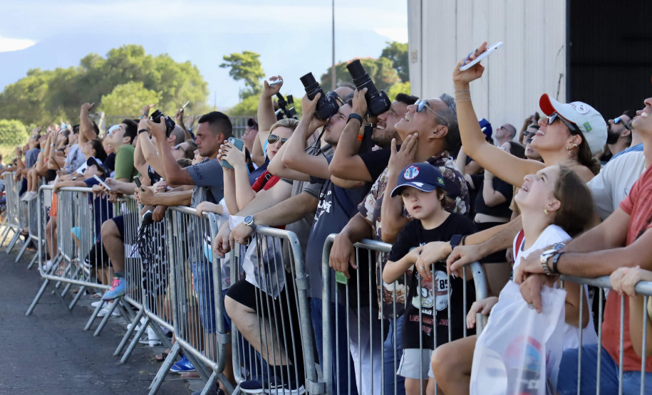 Porto de Paranaguá celebra 88 anos com passeio ciclístico e show da Esquadrilha da Fumaça