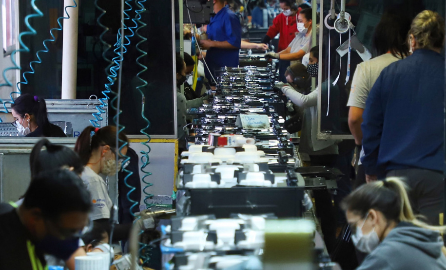 Paraná emprega 3,6 mil mulheres apenas em Janeiro