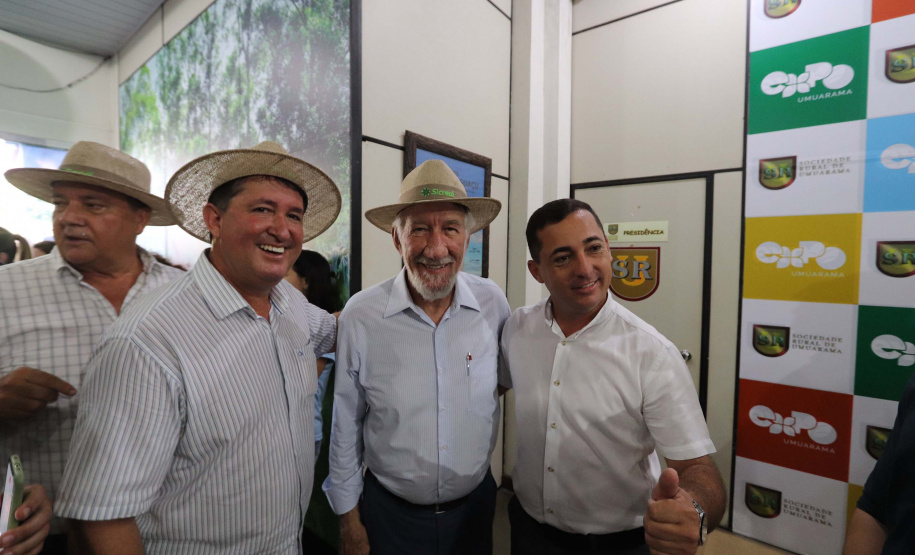 Darci Piana exalta importância da agroindústria do Paraná durante visita à ExpoUmuarama