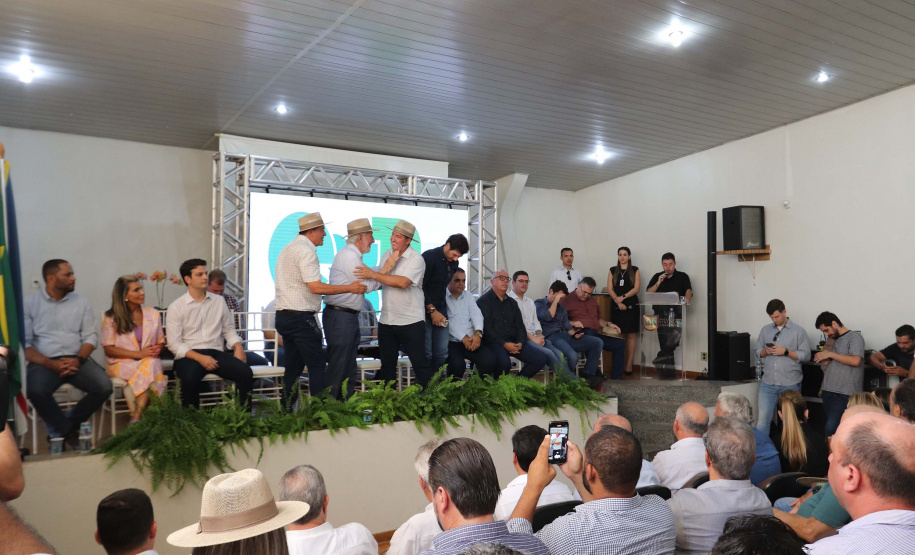 Darci Piana exalta importância da agroindústria do Paraná durante visita à ExpoUmuarama