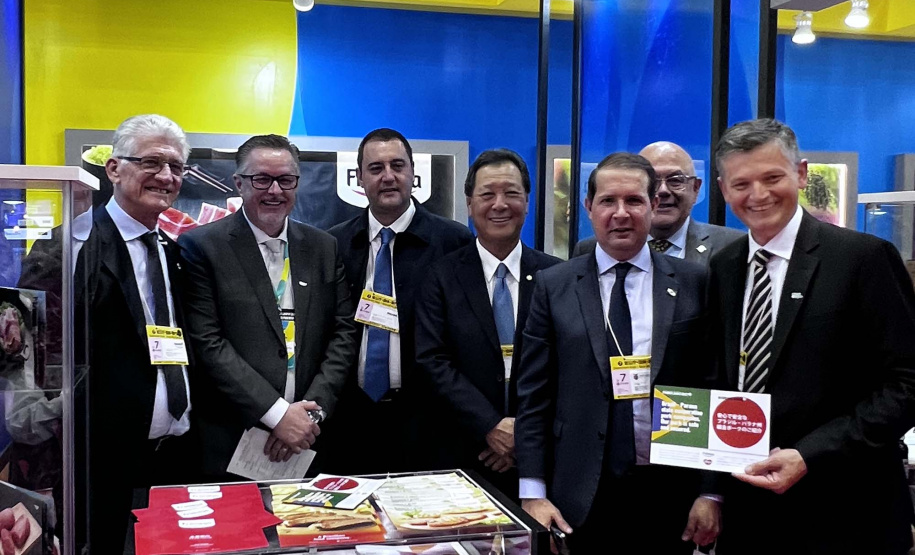 O governador Carlos Massa Ratinho Junior participou nesta terça-feira (07) de uma reunião com o vice-ministro da Agricultura, Silvicultura e Pesca do Japão, Atsushi Nonaka.