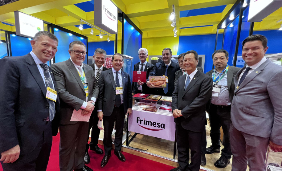 O governador Carlos Massa Ratinho Junior participou nesta terça-feira (07) de uma reunião com o vice-ministro da Agricultura, Silvicultura e Pesca do Japão, Atsushi Nonaka.