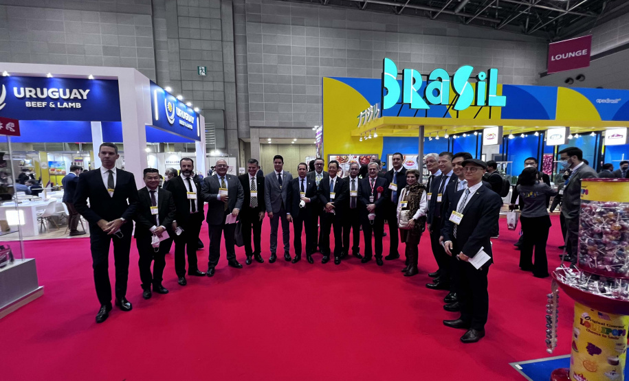 O governador Carlos Massa Ratinho Junior participou nesta terça-feira (07) de uma reunião com o vice-ministro da Agricultura, Silvicultura e Pesca do Japão, Atsushi Nonaka.