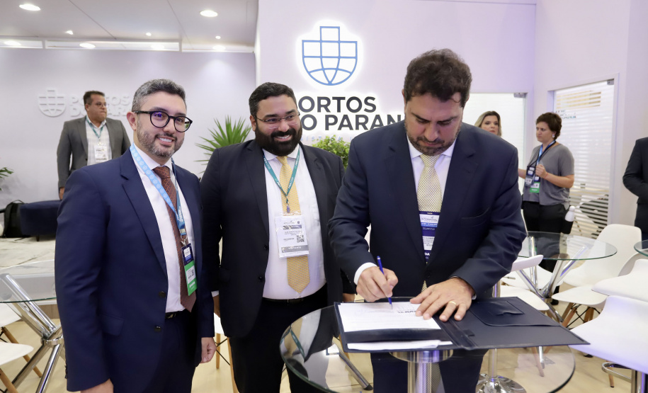 Portos do Paraná assina novo contrato de arrendamento para área localizada no cais do Porto de Paranaguá
