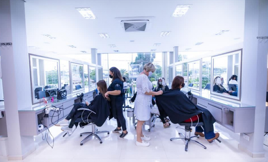 Empreendedora Maria Cristina salão