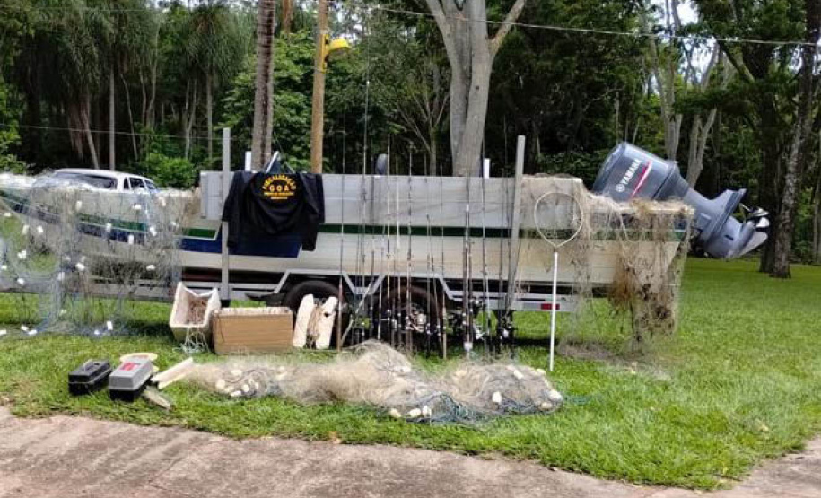 Operações de fiscalização do IAT resultaram em muitos materiais aprendidos e em quase R$ 500 mil em multas durante o período de Piracema.